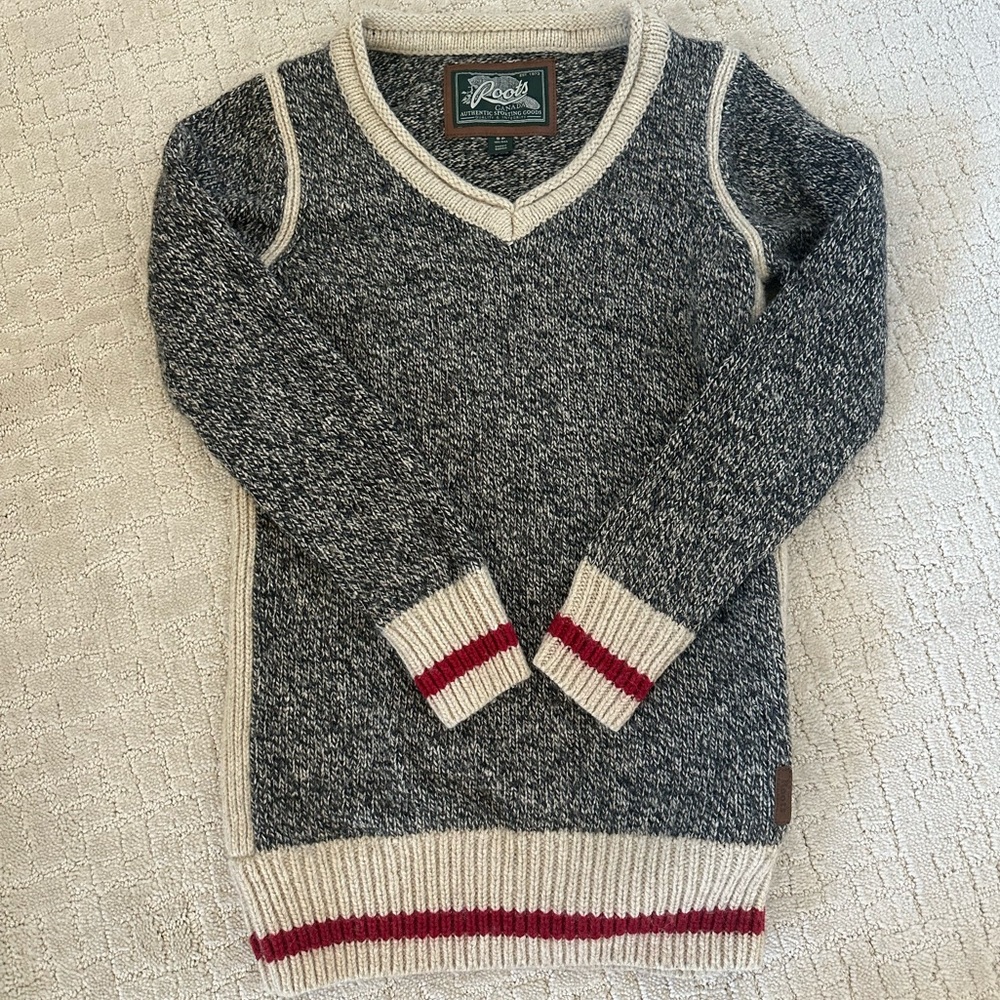Roots Canada V-Neck Sweater 🍁